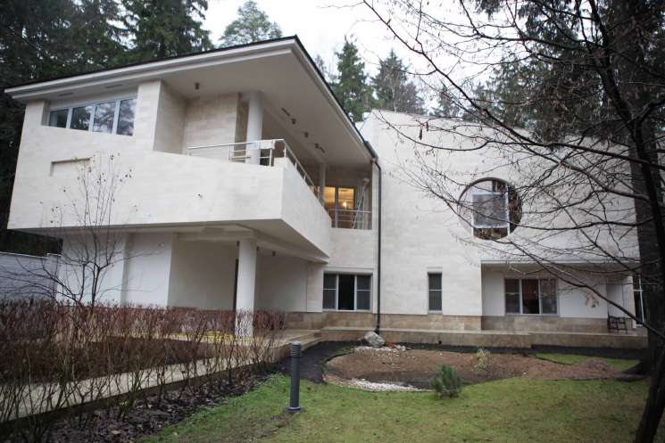 HOUSE FACADE RECONSTRUCTION. CANOPY — 1